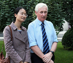 Dr.Wayne Pullen与共同授课的我校计算机学院梁文静老师